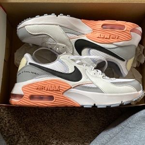 WMNS NIKE AIR MAX EXCEE